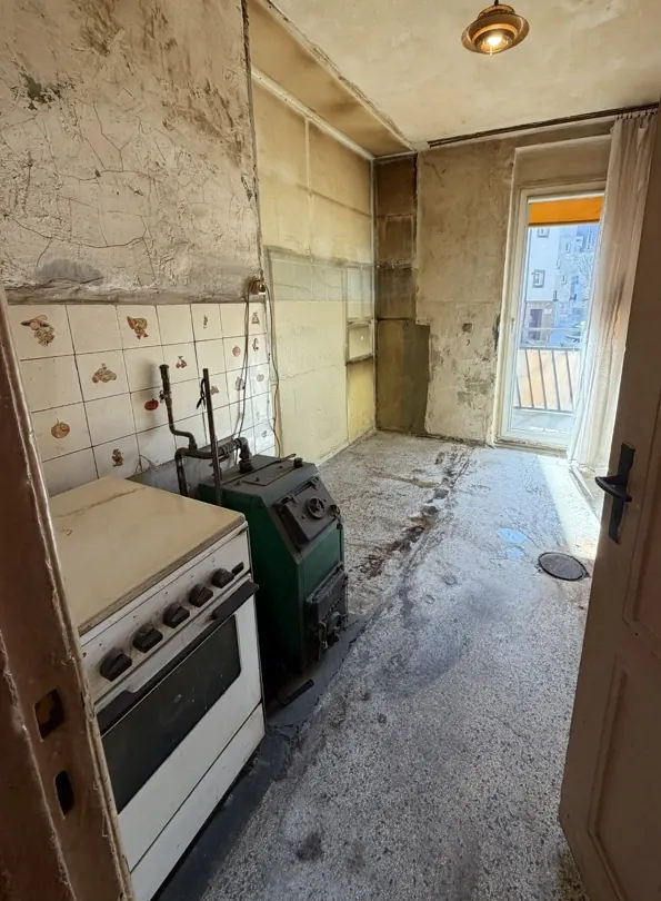 Kitchen — current state before renovation