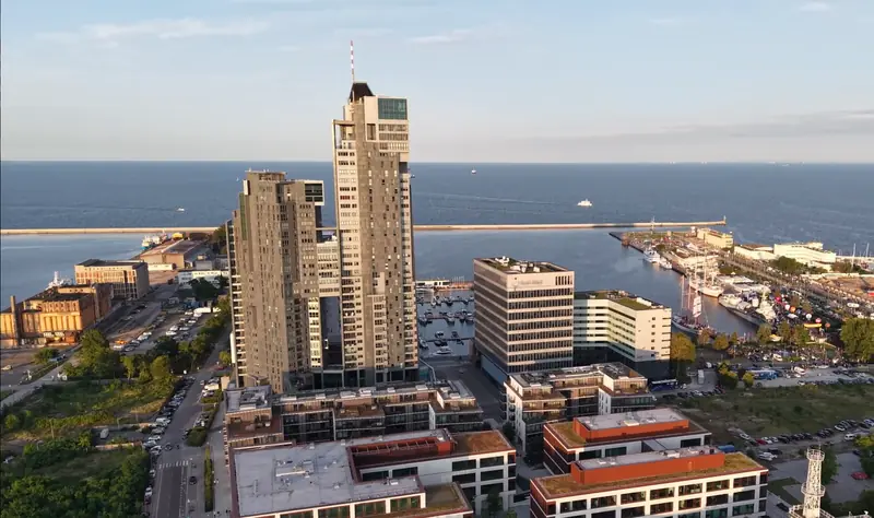 Drone shot: the building at 59 Kochanowskiego St, Gdańsk, with the flat marked